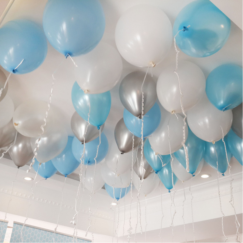 Бело-голубые и серебряный хром шары под потолок, (12''/30 см)