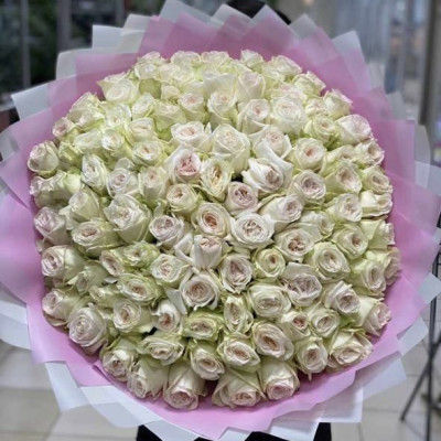 Букет из 101 пионовидной розы "White Ohara"