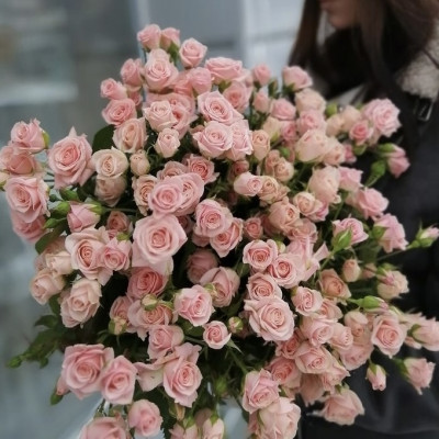 Букет из 39 кустовых роз "Нежность"