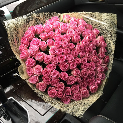 Букет из 101 розовой розы "Аква" (Россия)
