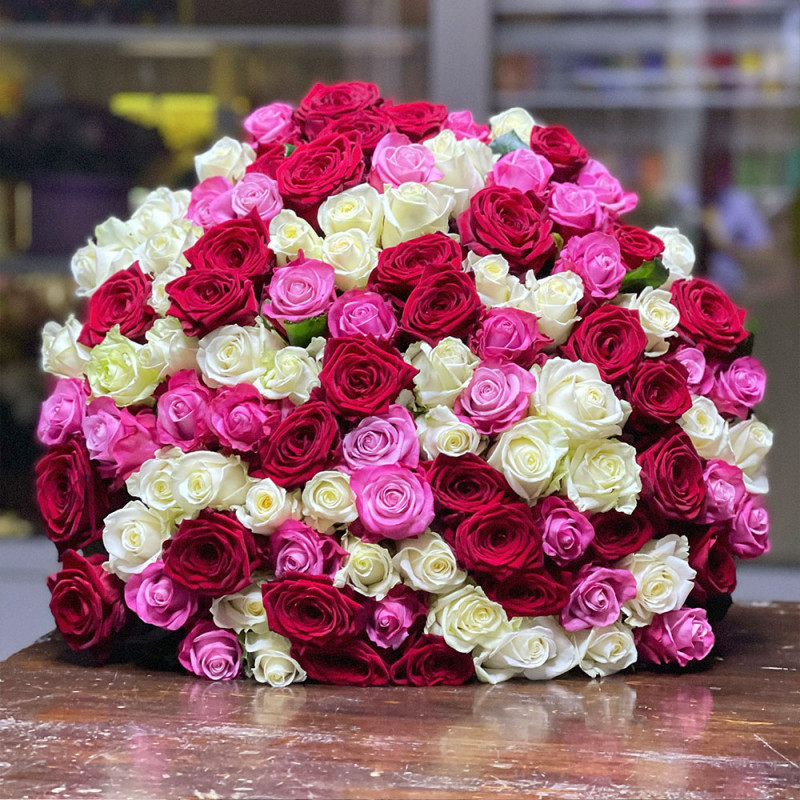 Букет из 101 розы в трёх цветах