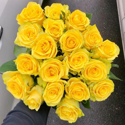 Букет из 19 жёлтых роз "Пени Лайн"