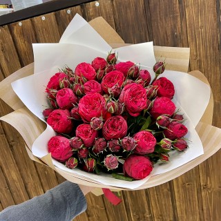 Букет из 19 пионовидных кустовых роз "Ред Пиано"