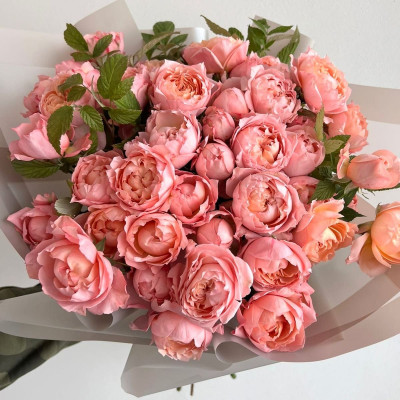 Букет из 15 кустовых пионовидных роз сорта "Джульетта"