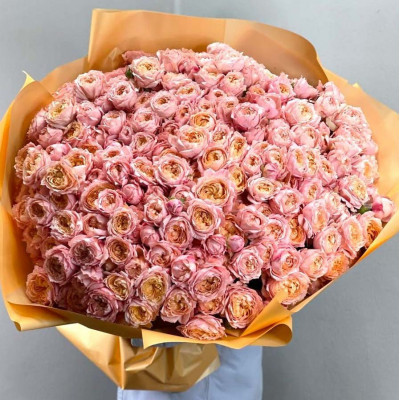 Букет из 49 кустовых пионовидных роз сорта "Джульетта"