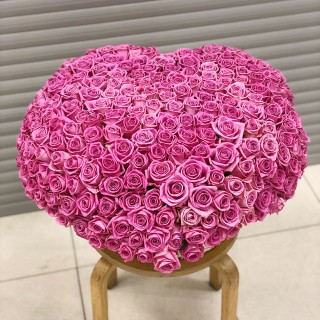 Корзина из розовых роз в форме сердца, 401 шт