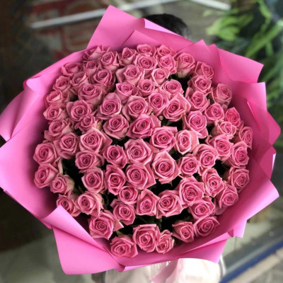 Букет из 75 розовых роз "Аква"
