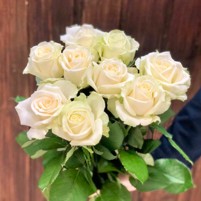 Букет из 9 белых роз "Аваланж"