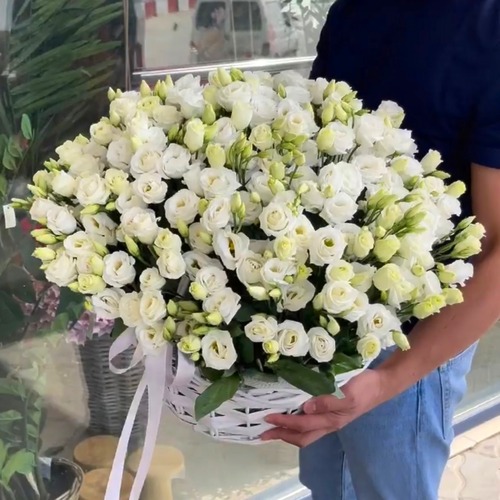 Корзина "Белоснежная Эустома"