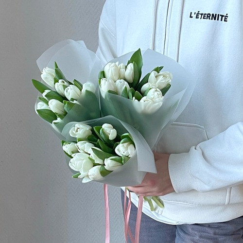 Букет из 9 белых тюльпанов