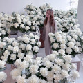 Комната из корзин с белоснежными французскими розами