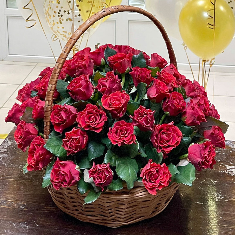 Корзина из 61 красных роз "Эль Торо"