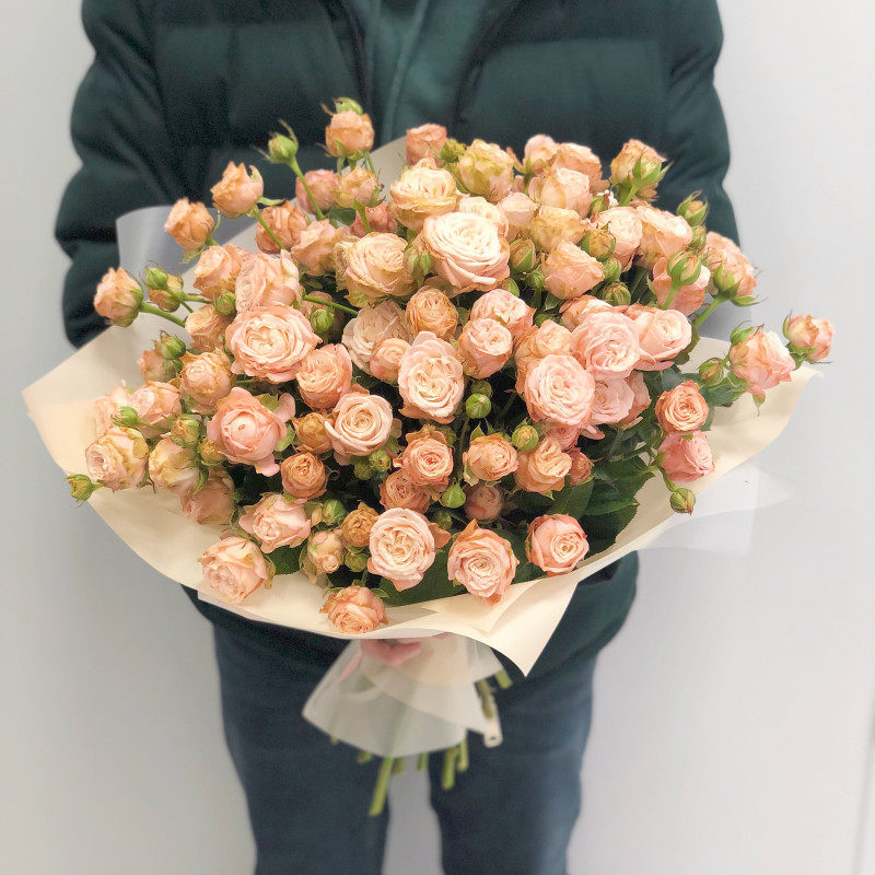 Букет из 19 кустовых роз "Леди Мадам", 60 см