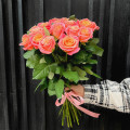Букет из 19 персиковых роз "Мисс Пигги" (Россия)