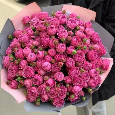 Букет из 39 пионовидных кустовых роз "Мисти Баблс"