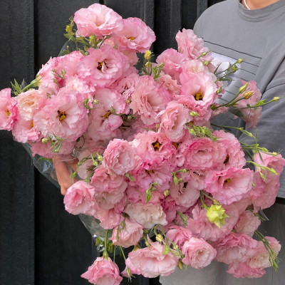 Букет из 19 розовых махровых эустом