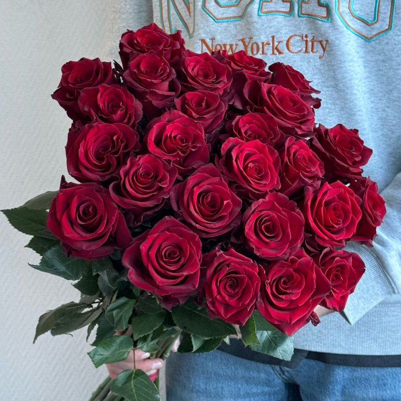 Букет из 25 красных роз "Эксплорер" (Эквадор)