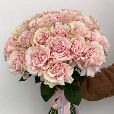 Букет из 21 нежно-розовой розы (Эквадор)