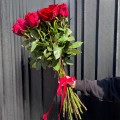 Букет из 25 красных роз "Фридом" (Эквадор)